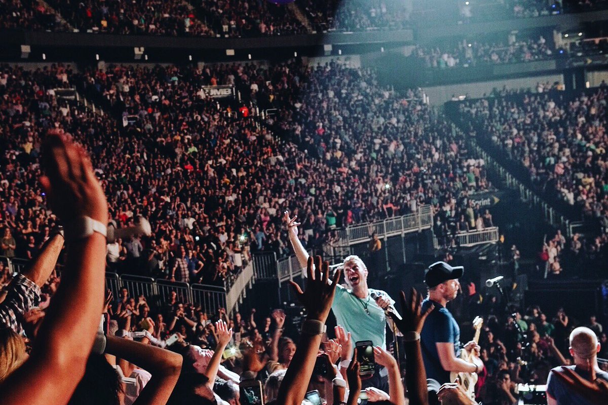 coldplay's tweet photo. Hymn For The Weekend
#ColdplayKansasCity
R42 https://t.co/BK60GA48lI