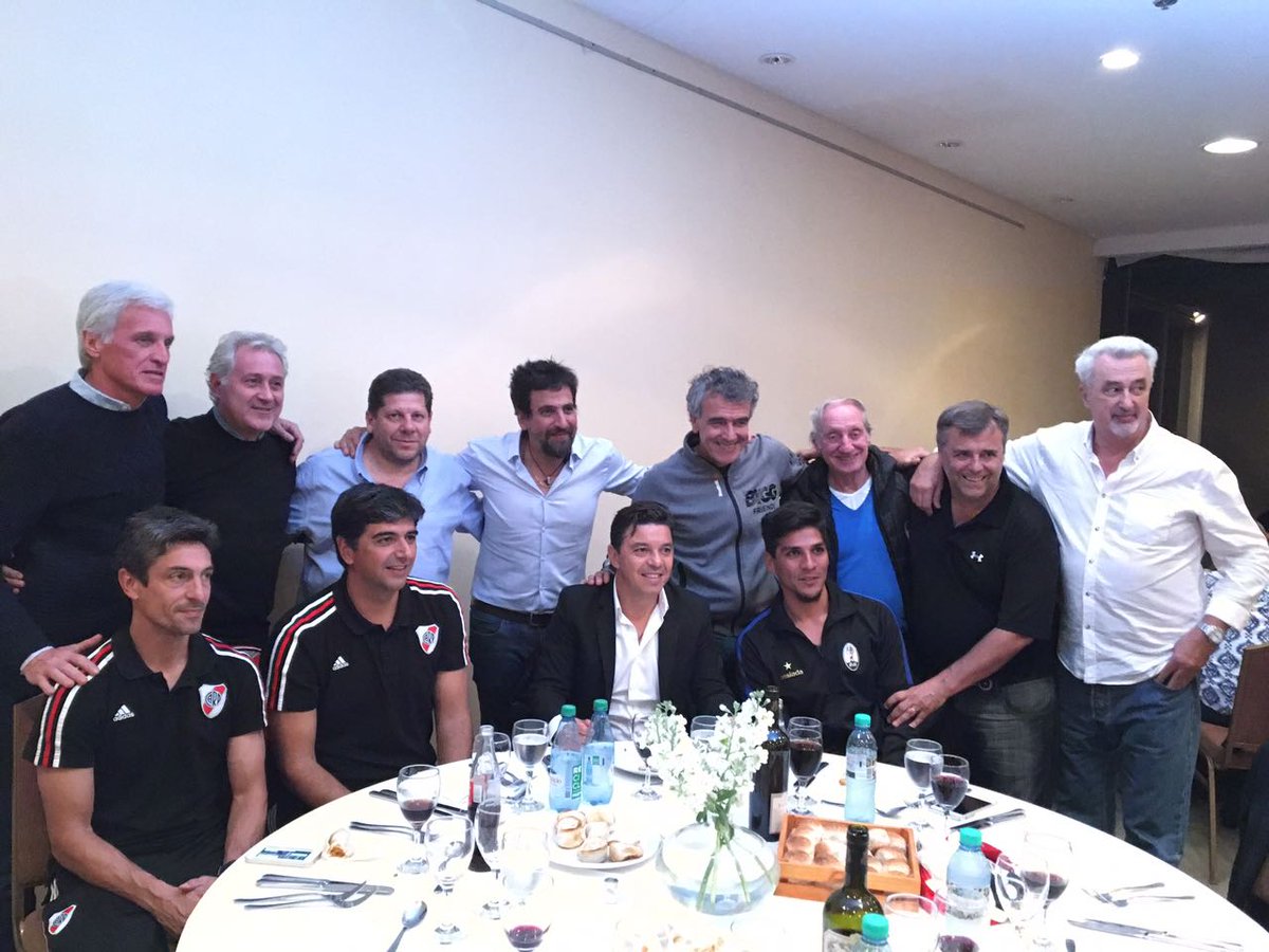 DavidBLarrosa's tweet photo. Gracias a todos los dirigentes, jugadores y cuerpo técnico de  @CARPoficial por compartir con nosotros el tercer tiempo. Felices todos!!! https://t.co/9SPWry1E2H