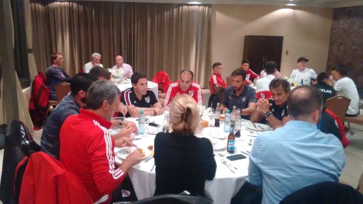 Gracias a todos los dirigentes, jugadores y cuerpo técnico de  <a href="/CARPoficial/">River Plate</a> por compartir con nosotros el tercer tiempo. Felices todos!!!