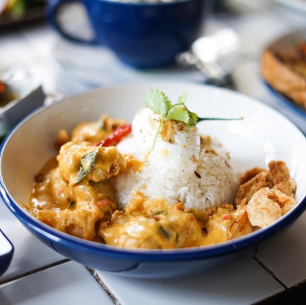 Salted Egg Chicken for lunch? If you work at Menara BCA, you can get 15% off your meal! Applicable all day, Monday to Thursday. #ismaya