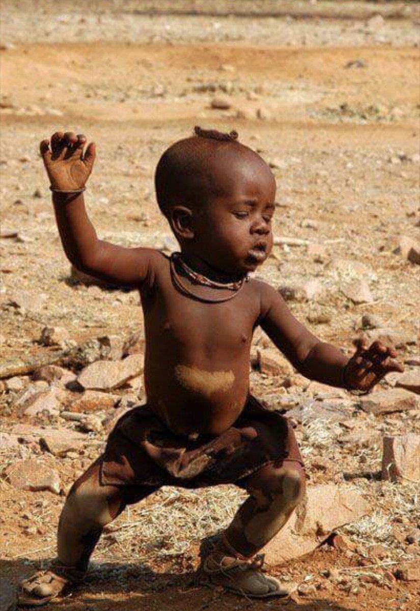 Танцы негров. Костюм аборигена. Танцующие негритята. Негр танцует. Маленький негр.