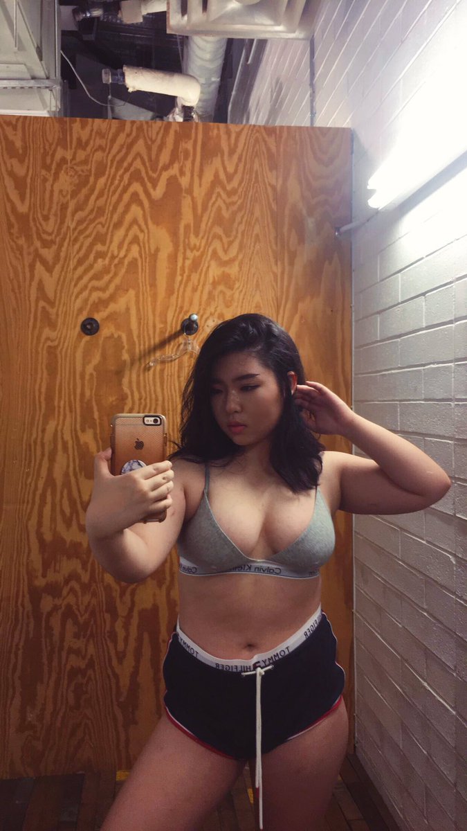 A 5'2 thick Korean trying to get into the modeling business for diversity and body positivity, help her out please