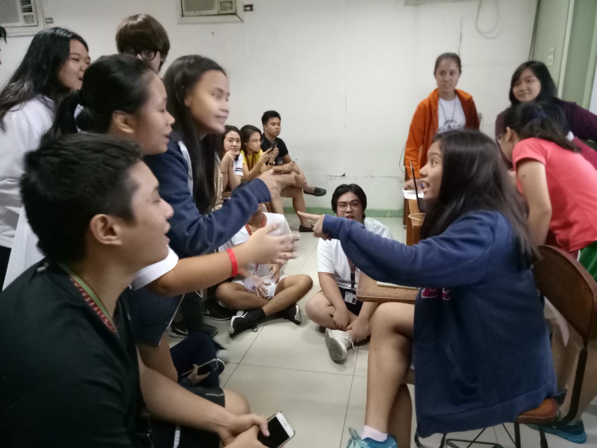 viellybelly's tweet image. Our cutie devstud freshies playing Pinoy Henyo and Family Feud (UPM/DevStud Edition) during NSTP 😄 hehehe #DevStart ❤✊