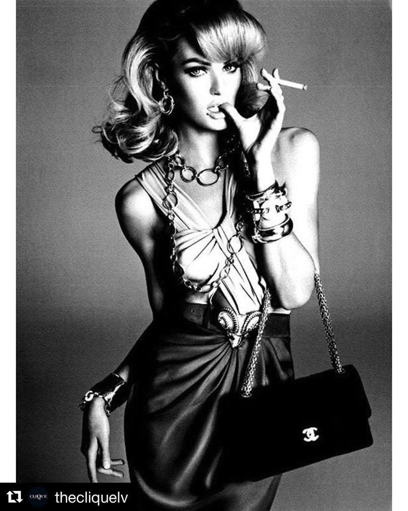 DiamondsNColors's tweet photo. Vintage "beautiful people"
Sophisticated, Classy & Fabulous
✨
✨
✨
✨
#Fashionista #pluginvegas #vegasbest #vegasnightsout #vegasluxe #cosmo… https://t.co/cEyK0iIKPo