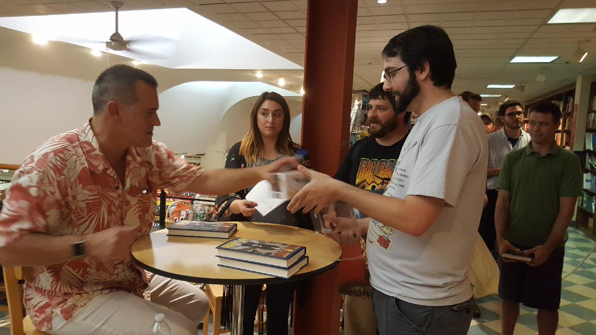 icon722's tweet photo. @MacmillanUSA @BookRevueLI @GroovyBruce 412 miles. 9 hours round trip. Meeting Bruce Campbell. #priceless #InMemoryOfAndy #ThankYou https://t.co/iQ1QUdRTGJ