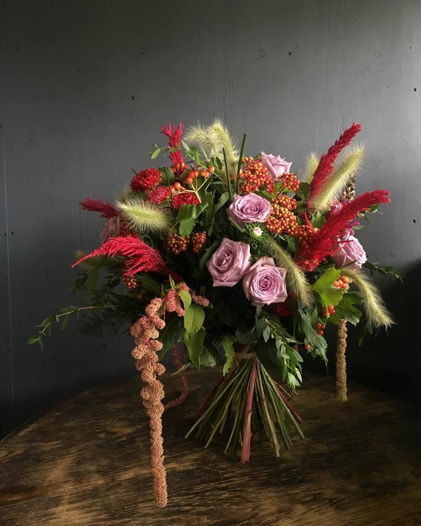 Summer meets autumn 🥀🍂 #nofilter .
.
#seasonallondonblooms #autmn #summer #london2017 #yourlondonflorist #handtied… ift.tt/2vHdg21