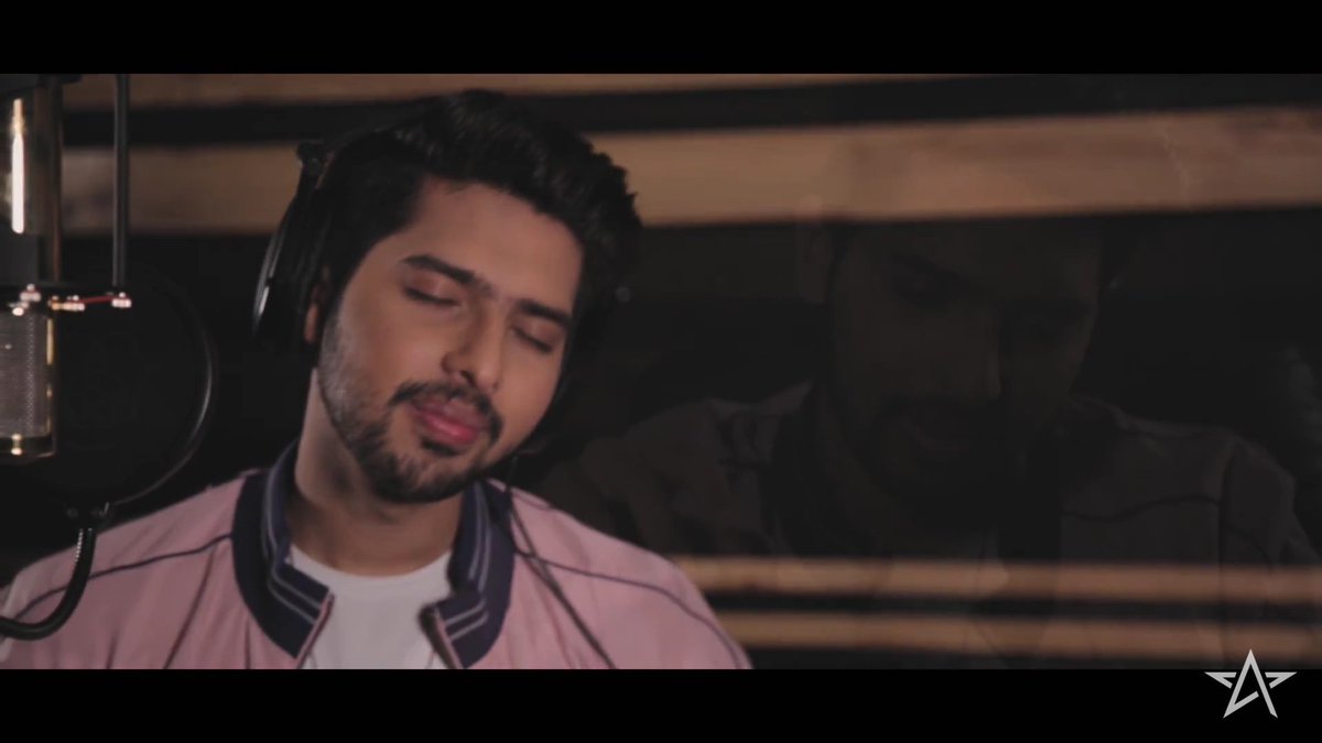 krishnatmehta's tweet photo. Damn your smile😘
Hottie in PINK🔥🔥
@ArmaanMalik22 such a heart touching voice in #TereBinNahiLagda..love it💓 https://t.co/34mgFYBzcq