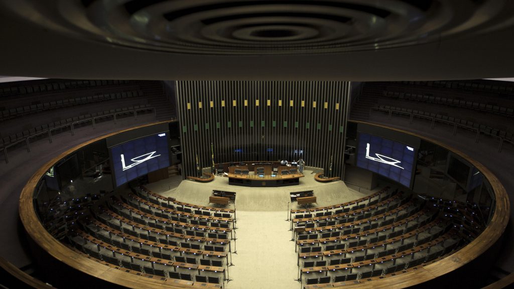 #JornalDaManhã Comissão conclui relatório da reforma política e texto deve ir a plenário já nesta quarta: bit.ly/2fK4tsb