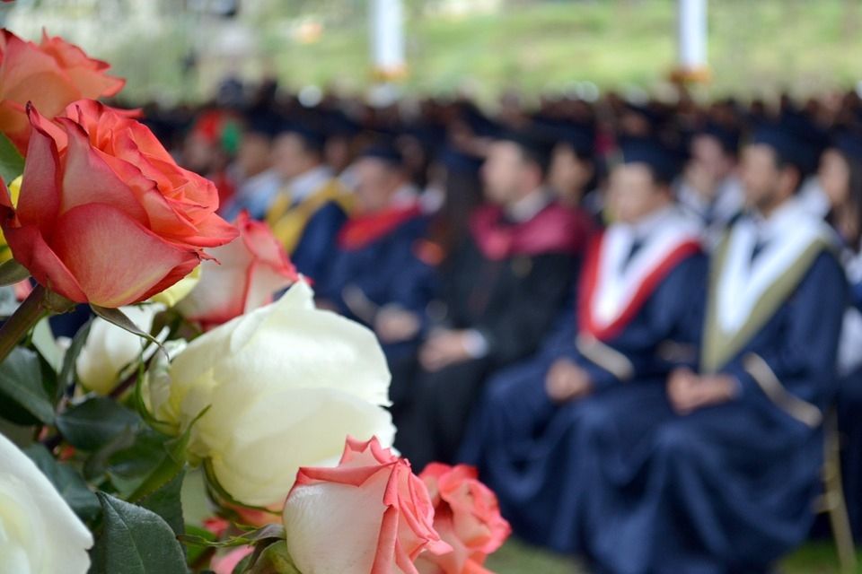 UUKIntl's tweet photo. How can studying or working abroad impact a graduate's salary? Find out here: https://t.co/I7eZkmP0EL  #studyaboad #intled #employability https://t.co/CEqg4IWKH2