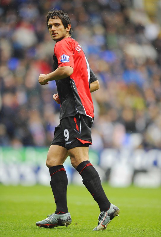 Happy 36th birthday Roque Santa Cruz!

Has there been any other Paraguayan play in English football? 