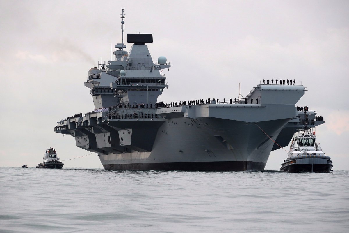 RoyalNavy's tweet photo. Here is HMS Queen Elizabeth @HMSQnlz committed to entry and making her approach to Portsmouth now. #QNLZinPortsmouth https://t.co/0foxFRBuAW