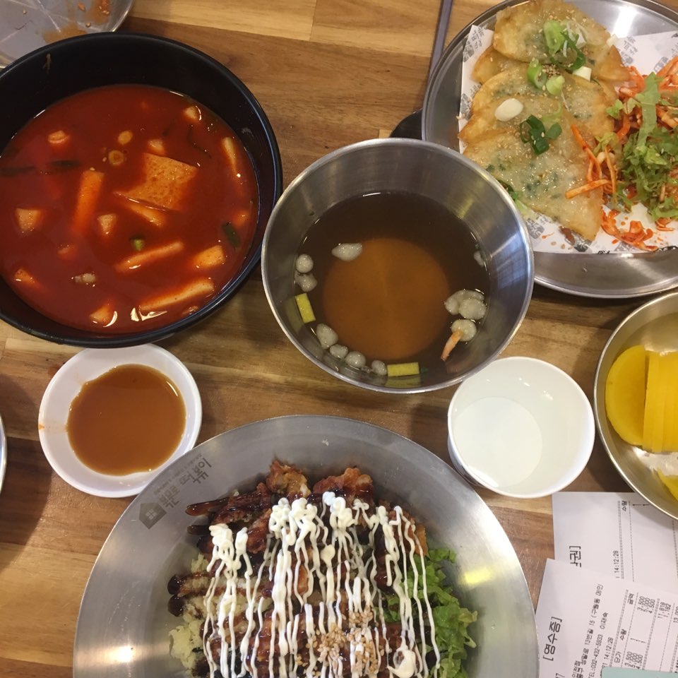 WE_MEET_PLACE's tweet photo. #위밋플레이스 가 추천하는 #맛집 #구월동맛집#북문로떡볶이 입니다~~
#키오스크 로 주문해서 편리하고 빠르다!!
국물떡볶이에 밥 비벼먹으면 진리!납작만두도 처음 시켜봤는데 이제 맨날 시킬것 같은맛!!!!! 강추 🤗 #모임장소추천 #맛집추천 https://t.co/yRsq0vTAbD