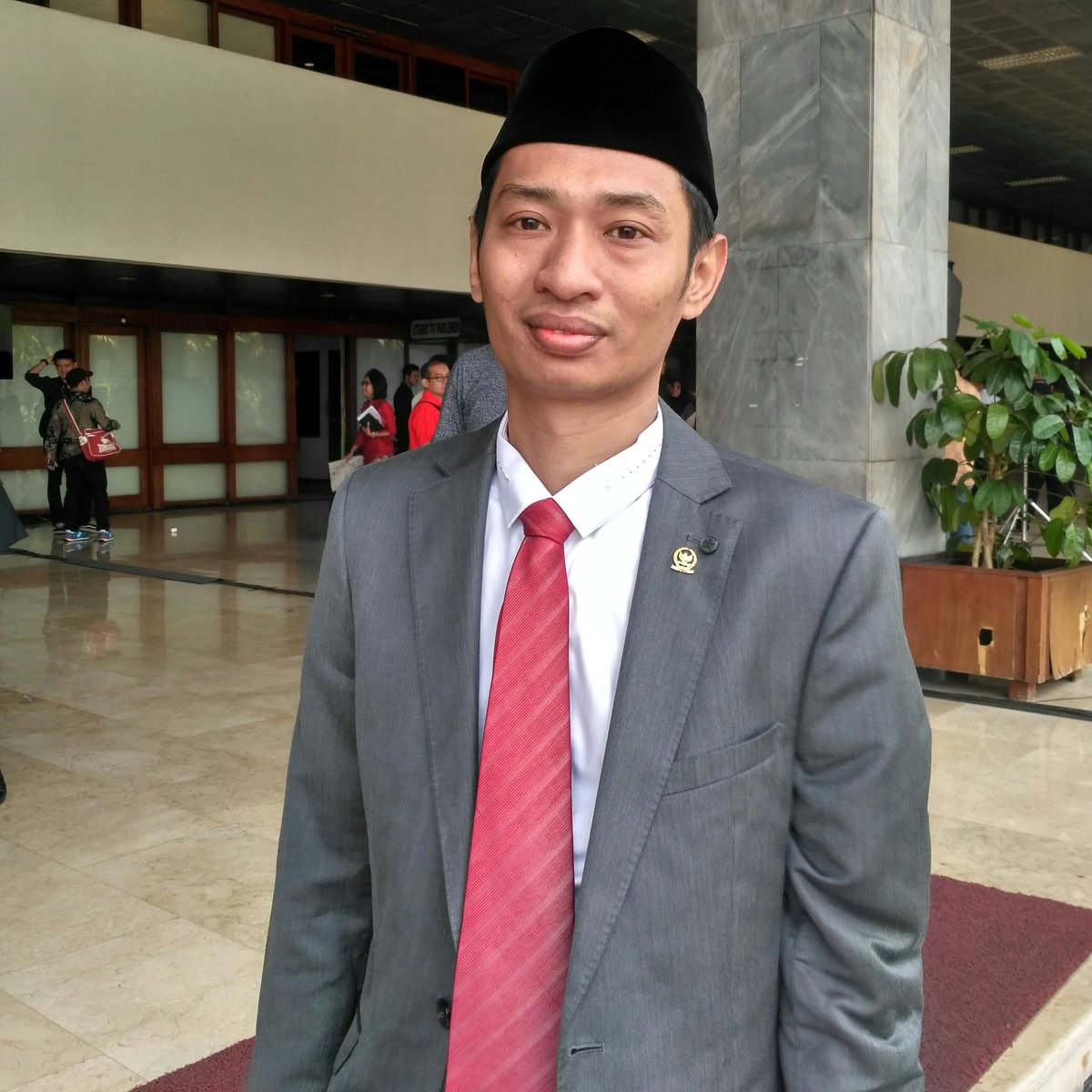 alamudin_dr's tweet photo. Menunaikan Kewajiban adakalanya begini ,special utk santri, jangan minder https://t.co/w154aHqmZE