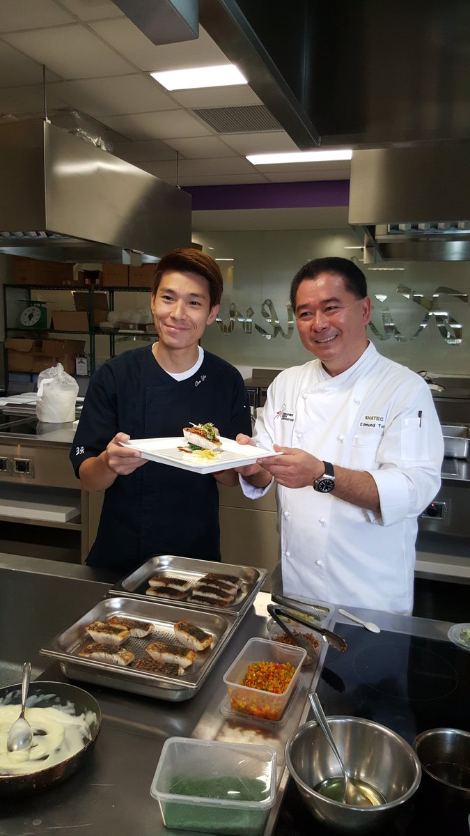 ToggleSG_ch's tweet photo. #SHATEC 明星校友 #杨志龙 和名厨 #EdmundToh 将在下周五(25日)举办��食饗宴,今天先让媒体试吃!
锁定 #ToggleSG 更多报道~ https://t.co/ZMHW6bAGRx