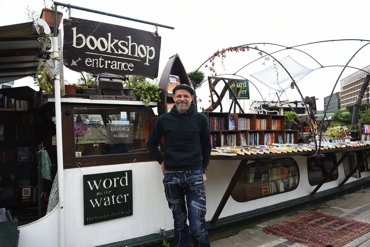 Popeye Twitterren 世界には変わった本屋があるもんだ ロンドンの Word On The Water は運河に浮かぶ船そのものが本屋 さん とはいえ ここは見た目のみにあらず 店主のジョンさんの本への愛情と夢が詰まった とにかく素敵な本屋だ 行ってみたい T Co