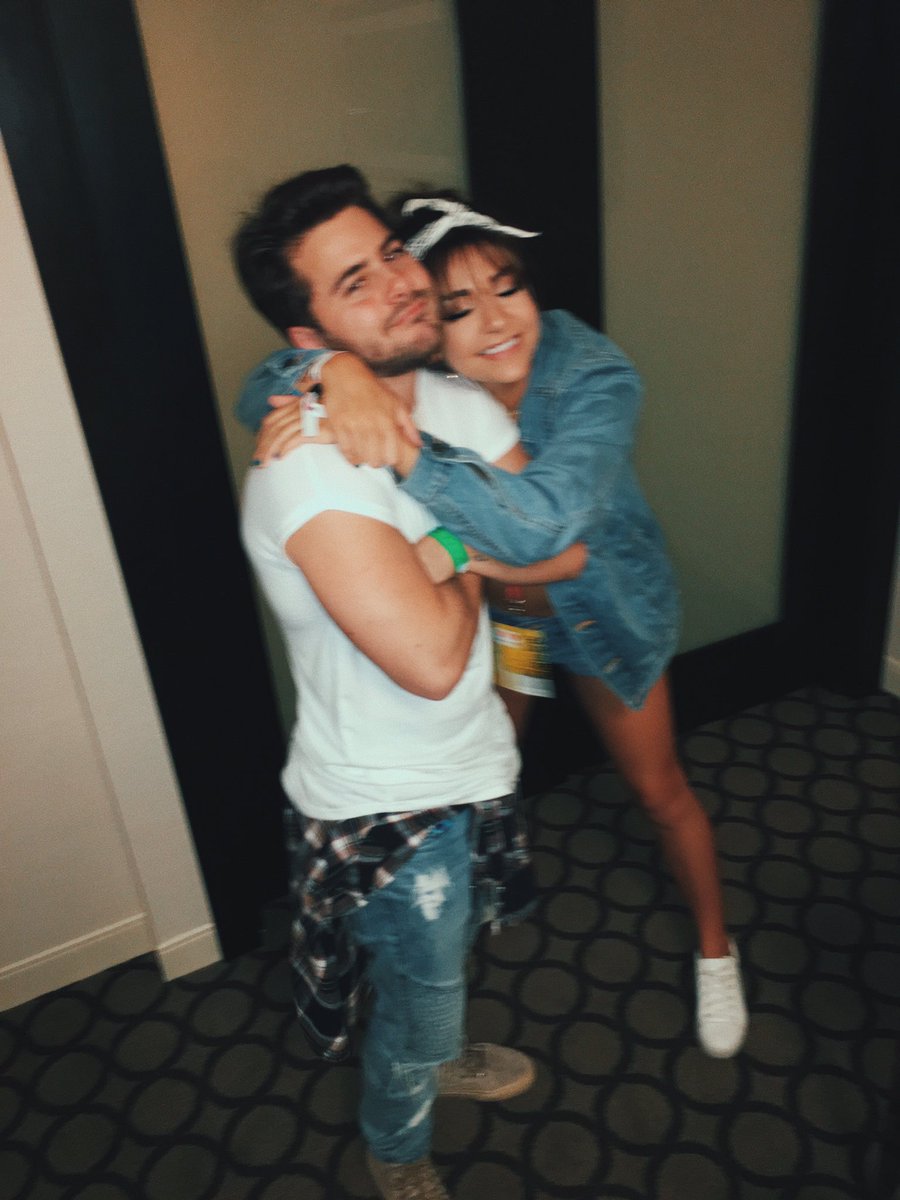 LilyMerrellTwin's tweet photo. #domdrea https://t.co/f9EOmjVPn5