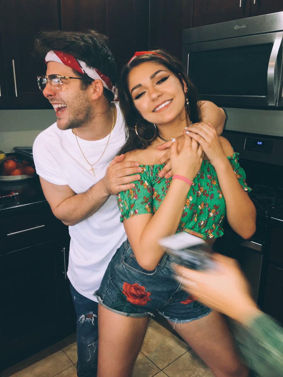 LilyMerrellTwin's tweet photo. #domdrea https://t.co/f9EOmjVPn5