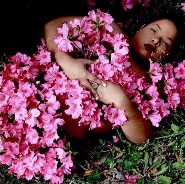 Atchafalaya_Fox's tweet photo. ..the reason I am so heavily armed; I am camouflaged in flowers
📷 @JeriHilt
Model: Lauren Atkins
#Healing #BodyPositive #BlackGirlMagic #Art https://t.co/Q6RxUmTQW1