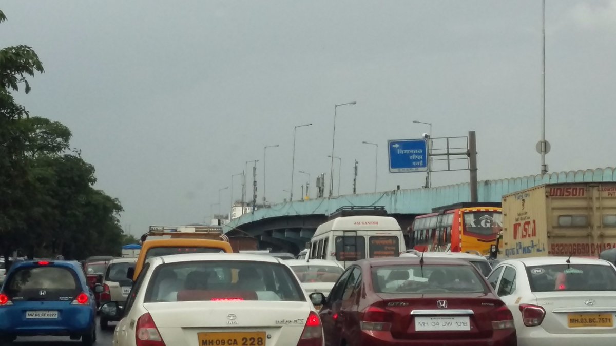 RoshanPatole's tweet photo. @nitin_gadkari DearSir,This flyover@ Eastern Exprs highwy is 1way causing HEAVY TRAFFIC since years. Thers a high requirement of 2wy flyover https://t.co/PF98c52WH9