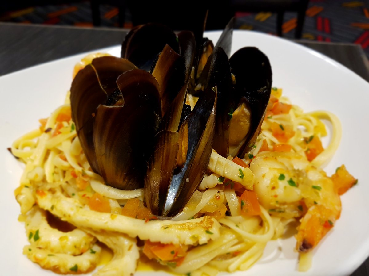 ThePhoenixPC's tweet image. Have you tried out seafood linguini? It's an absolute winner! Available in our a la carte bistro. View our menu: bit.ly/2fGGdHB
