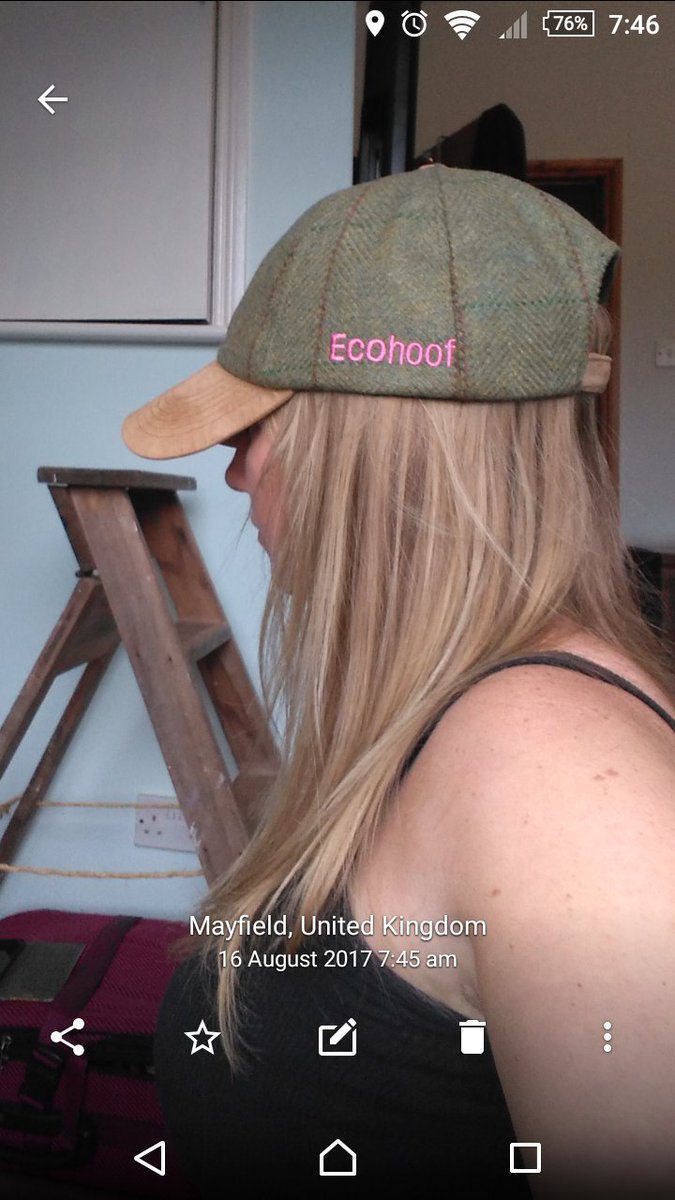 Ozzyscontent's tweet photo. Thank you @Ecohoof for my prizes, love the cap & can't wait to try out the #pinkhoofclay it smells amazing, thank you to #tacktalktuesday ππ΄ https://t.co/UiGDVN2tQV