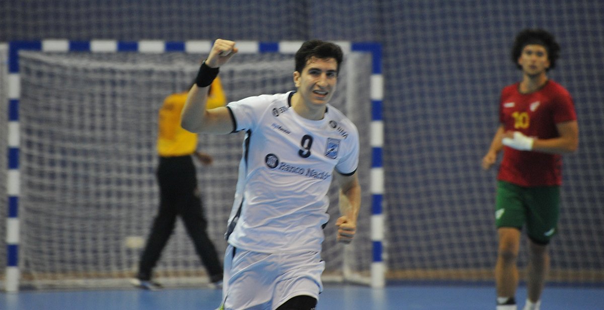 CAHandball's tweet photo. #Georgia2017 🇬🇪Argentina consiguió su primera victoria en el Mundial tras vencer a México por 32-20. Ahora espera por Argelia o Bahrein https://t.co/Sigm4dgKrB