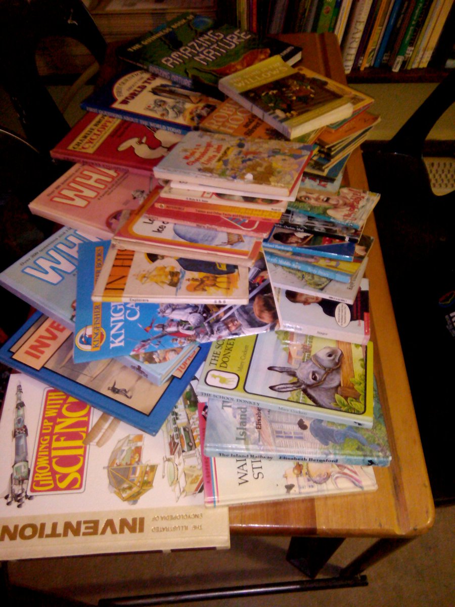WoodlandsPrimSA's tweet photo. @LHSWoodlands @LarbertHigh Thank You to Mrs De Cock for donating such lovely books to Woodlands Library https://t.co/OhEIT9F7bf