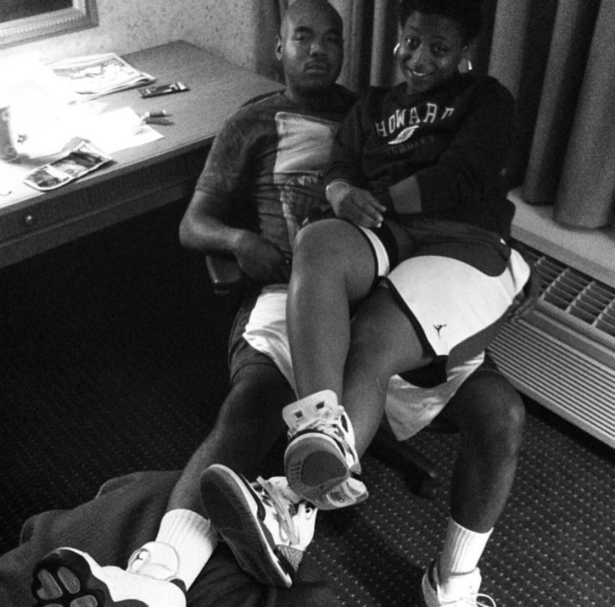 CvshWxrld's tweet photo. #RIPflysociety #RIPuncleB #RIPScooty 😔😢💔💔👼🏾👼🏾 #LostInYourTwentySomethings https://t.co/MObKPP32lB
