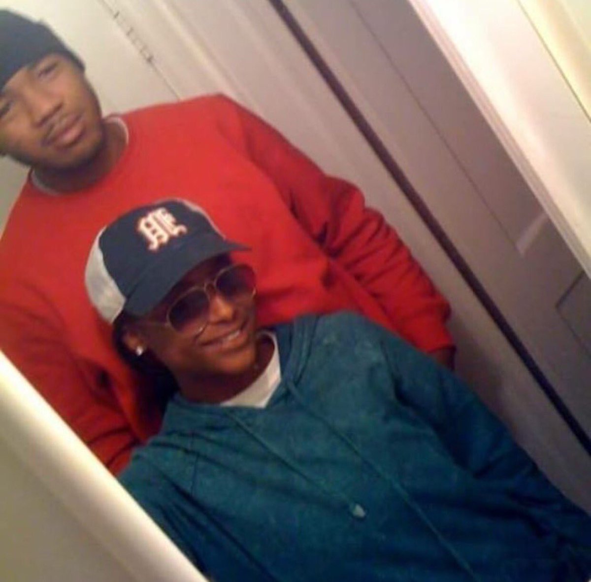 CvshWxrld's tweet photo. #RIPflysociety #RIPuncleB #RIPScooty 😔😢💔💔👼🏾👼🏾 #LostInYourTwentySomethings https://t.co/MObKPP32lB