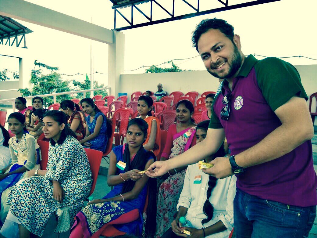 RjPuneet's tweet photo. Celebrated #IndependenceDay in police academy #Bhauri with #Parvarish Underprivileged Students #ThePrithivi @MYFMIndia Given #Chocolateπ«πΉππ» https://t.co/kSP2Nvjuw4