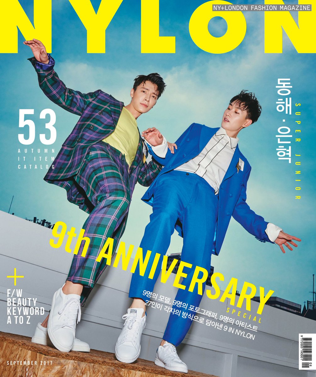 Eunhae_Love86's tweet photo. Awww Donghae hold Hyuk's Hand and Hyukjae staring at Donghae as always 👬😍😍😍❤💙💚💛💜 https://t.co/acR7QGQGcc