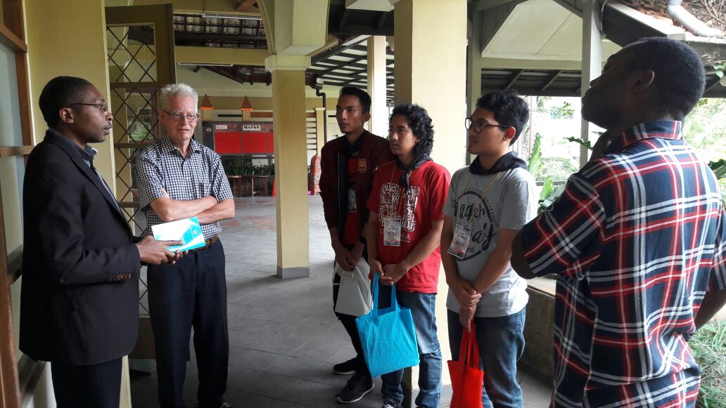 gemabandung's tweet photo. Kunjungan peserta SLC 10 Gema ke Biara Susteran RSCJ dan Frater OSC Senin 14 Agustus 2017 #SLC10 https://t.co/xyvhAs3ygv