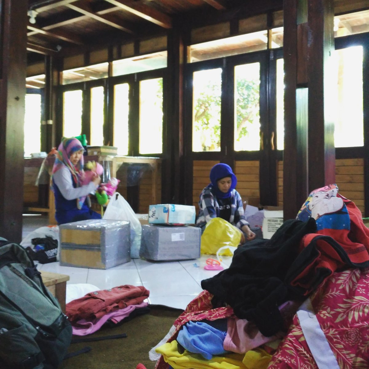 Hari ini, donasi bazar Ultah KAIL di Kp Cigarugak mulai disortir. Terima kasih! Kesempatan berbagi msh dibuka s.d tgl 20-Aug.

#15TahunKAIL