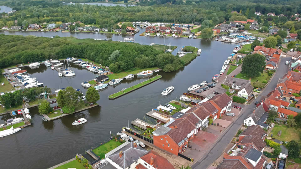 tournorfolk's tweet photo. A picture of beautiful Horning on the #NorfolkBroads from the sky! More at https://t.co/ZMb8ojk1c7 #Norfolk https://t.co/jGoG1h9ykg