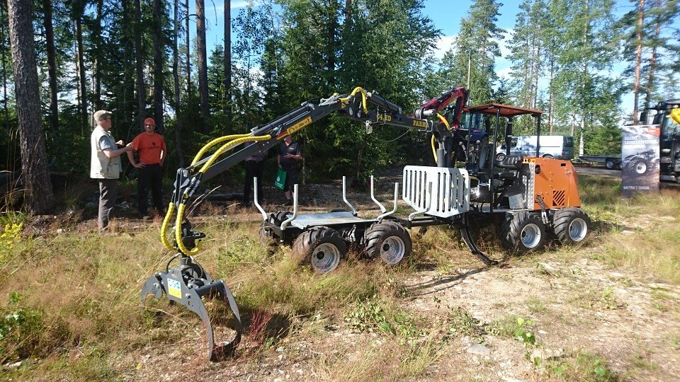 logbullet's tweet photo. #logbullet jenkkapirtillä. Kuva rauhallisesta alusta. Keskimäärin paikalla oli kerralla kaksi kiinnostunutta. Sain taas puhua putkeen. https://t.co/mJ0yoa3kCS