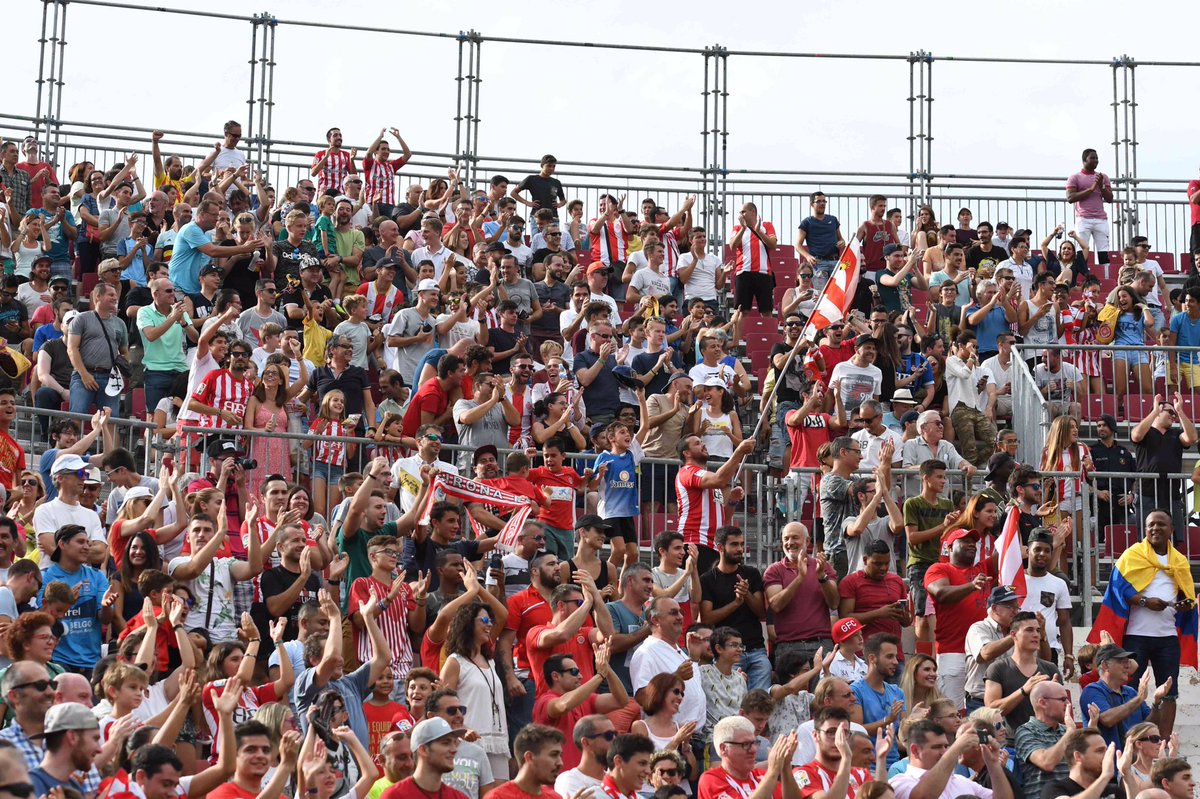 GironaFC's tweet photo. Gràcies pel caliu, afició! Ahir vam assolir una fita històrica amb 10.235 espectadors ⚪️🔴

Us esperem dissabte vs l'@Atleti!

 #GironaAtleti https://t.co/VoDeSckApQ
