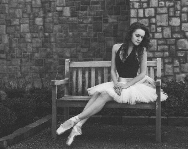 PinstoKill's tweet photo. Black and white.😍 @sarahelapointe Photographer @robertchristopher #dancer #perfection #concentration https://t.co/xbkfRSK8U8