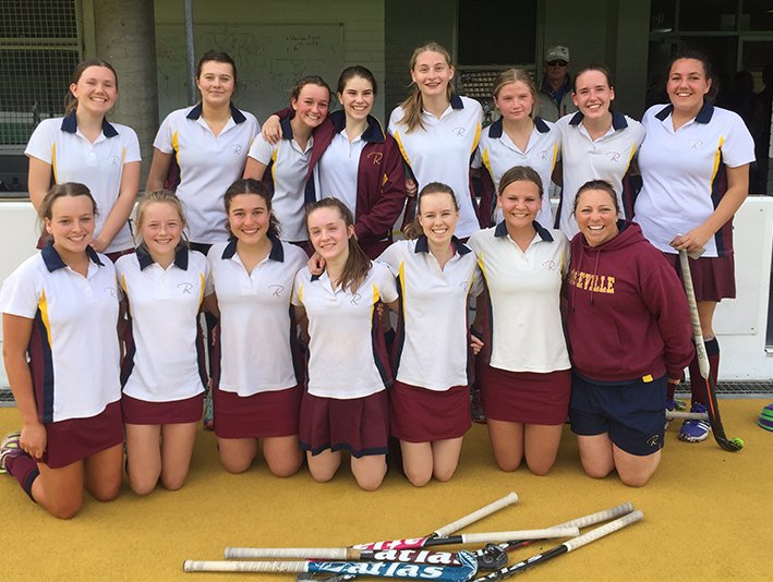 Our undefeated Senior 1st hockey team just had another win over Monte! Congratulations team!