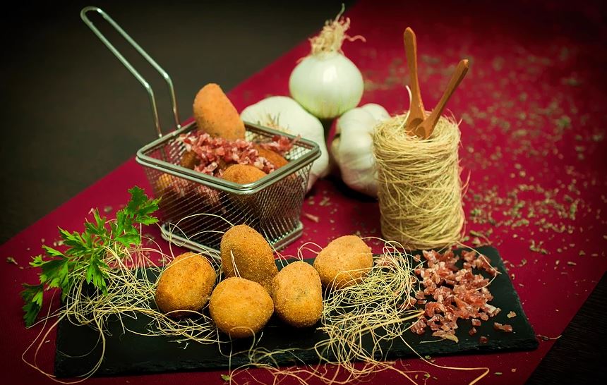 ¿Has decidido ya que #croquetas comerás en el almuerzo? #aptoparacroqueteros #solocroqueteros #manjares