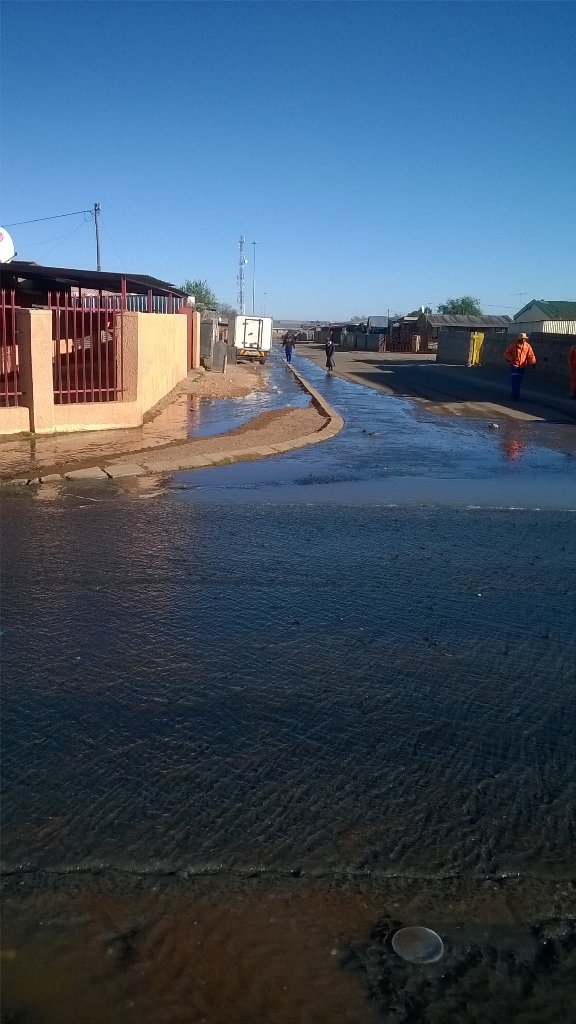 AaronBab's tweet image. Water running from Shaka street since Sunday. Now the 4th day