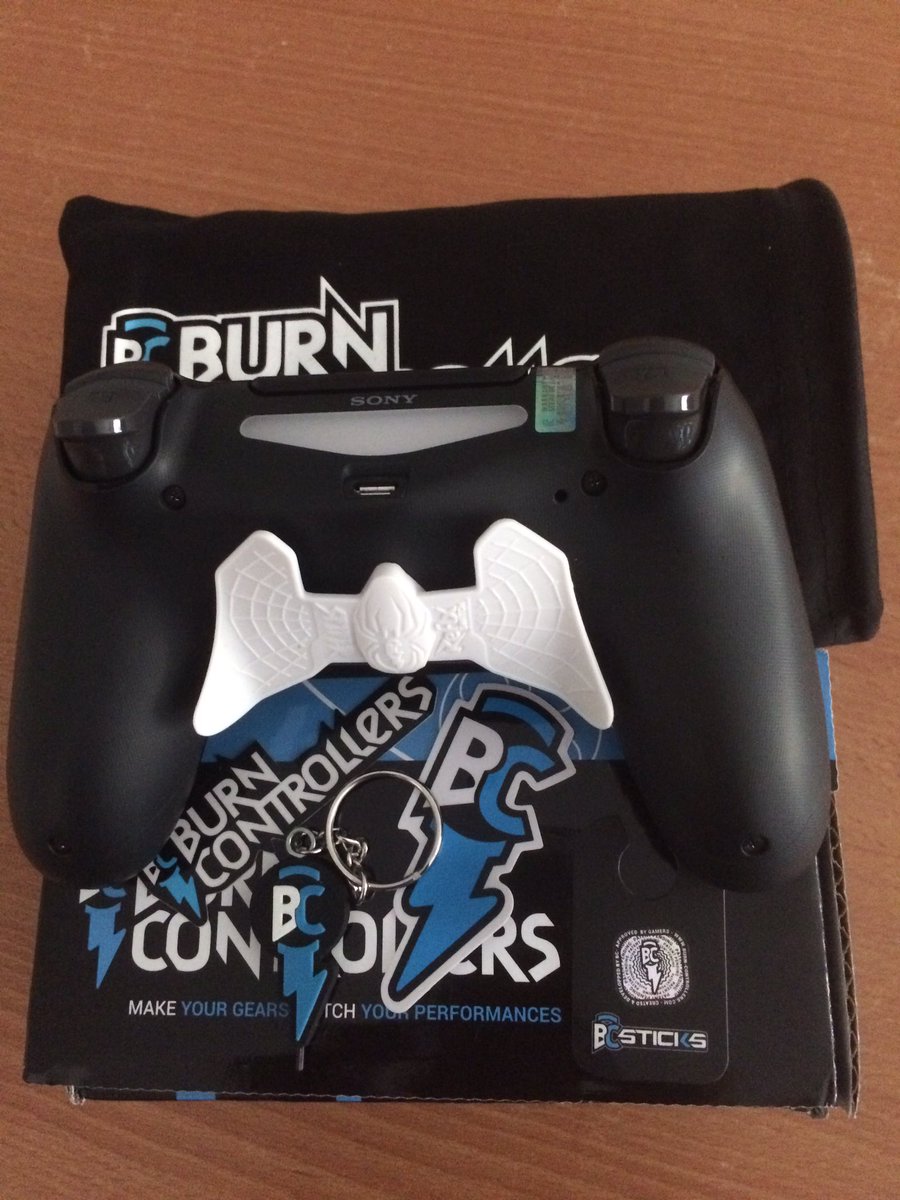 Papy_Cheater_31's tweet photo. merci a @BurnControllers pour la manette, même si j'en est un peu marre j'en suis pas a ma première ^^ et merci a @RequiemFR pour le -5% ^^ https://t.co/o0pFDtAlHM