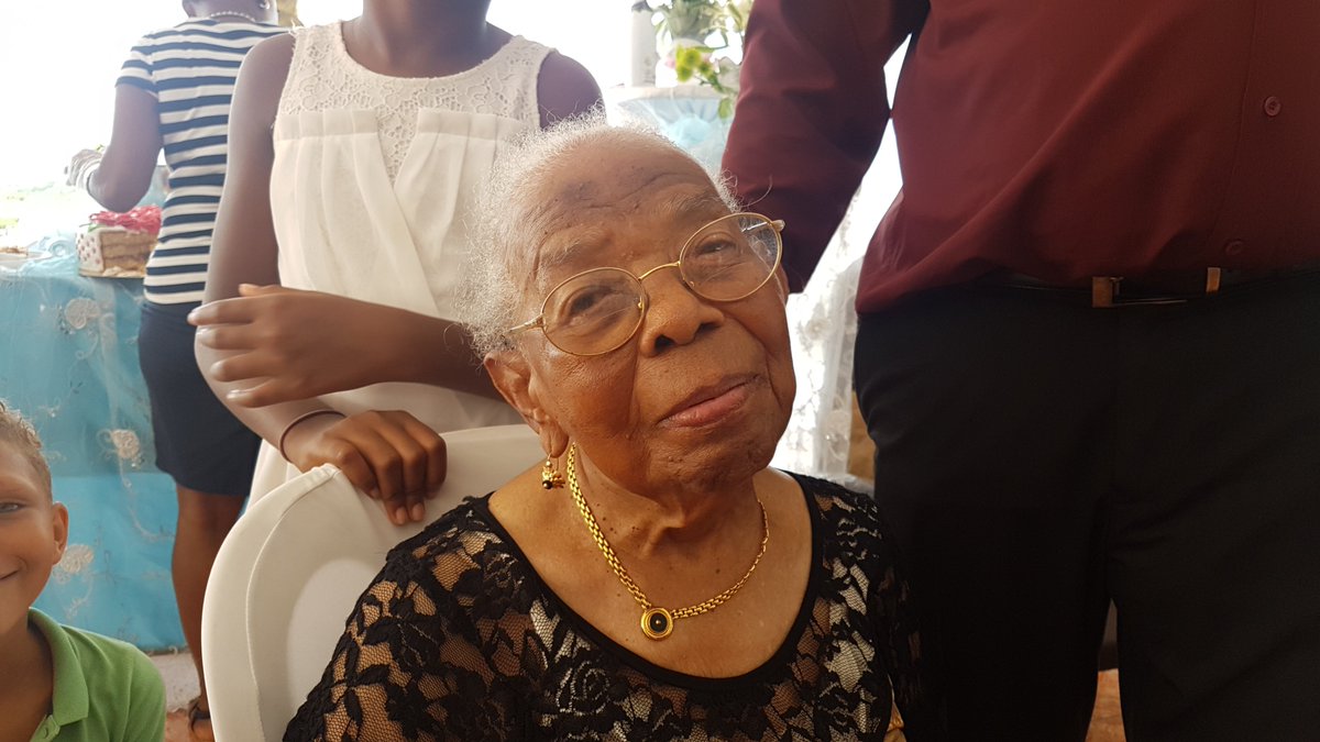 outremers360's tweet image. La Guadeloupéenne Olga Marie Colonneau : Nouvelle centenaire en Outre-mer bit.ly/2v0UII7 🎂