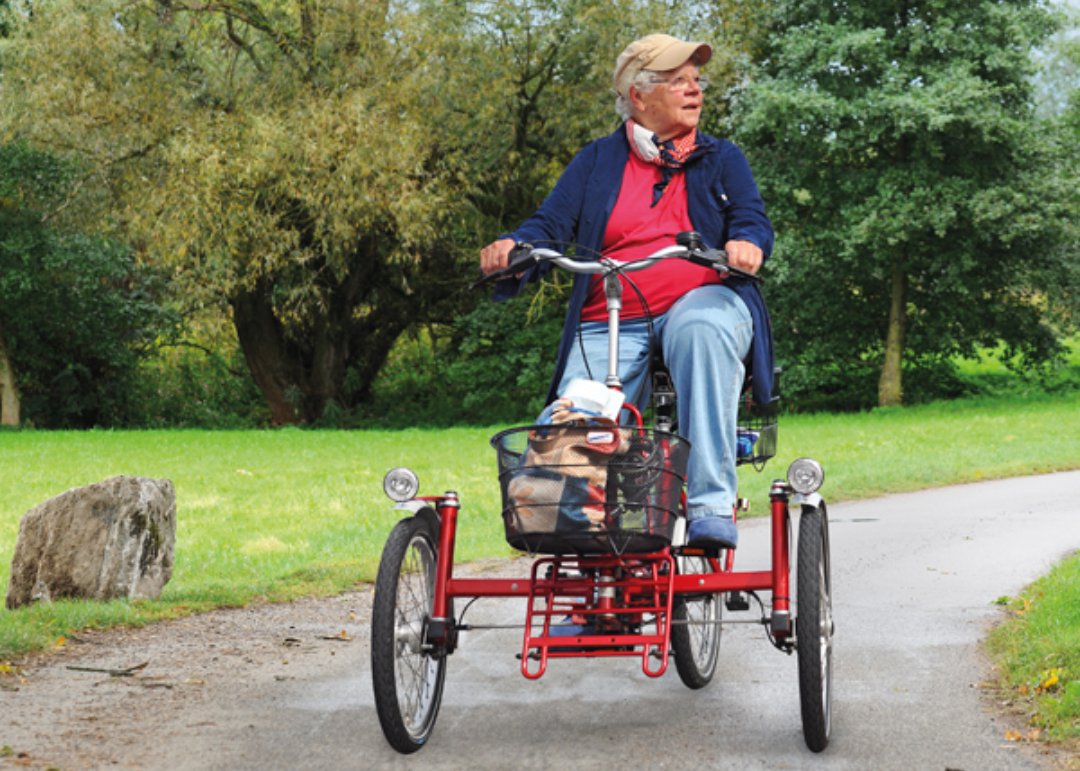 Derailleur33's tweet photo. @veroniquegenest @CyclisteAigri @LAURENTvronique @VictorSinclair3 @PorthosMD @Anne_Hidalgo Le vélo s'adapte à tous. La personne âgée qui ne peut conduire? Le représentant coincé dans les bouchons? Le plombier qui ne peut se garer? https://t.co/XRR05BcFEQ