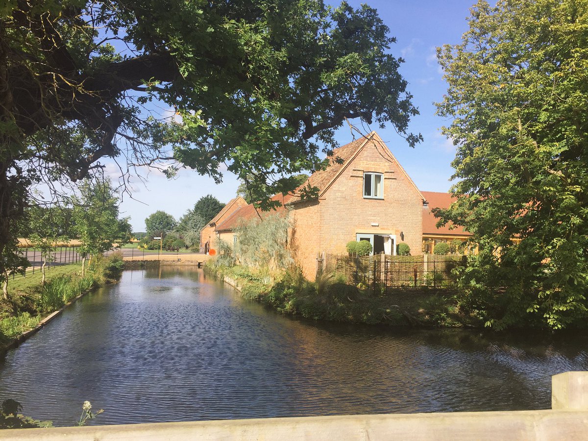 Beautiful <a href="/BassmeadManor/">Bassmead Manor Barns</a> 😍