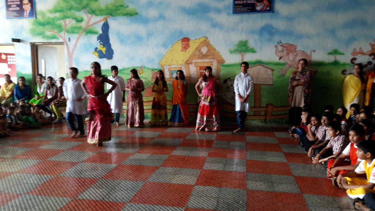 PanchvatiSchool's tweet photo. Dance by class 7 https://t.co/QjDv5fUXNe