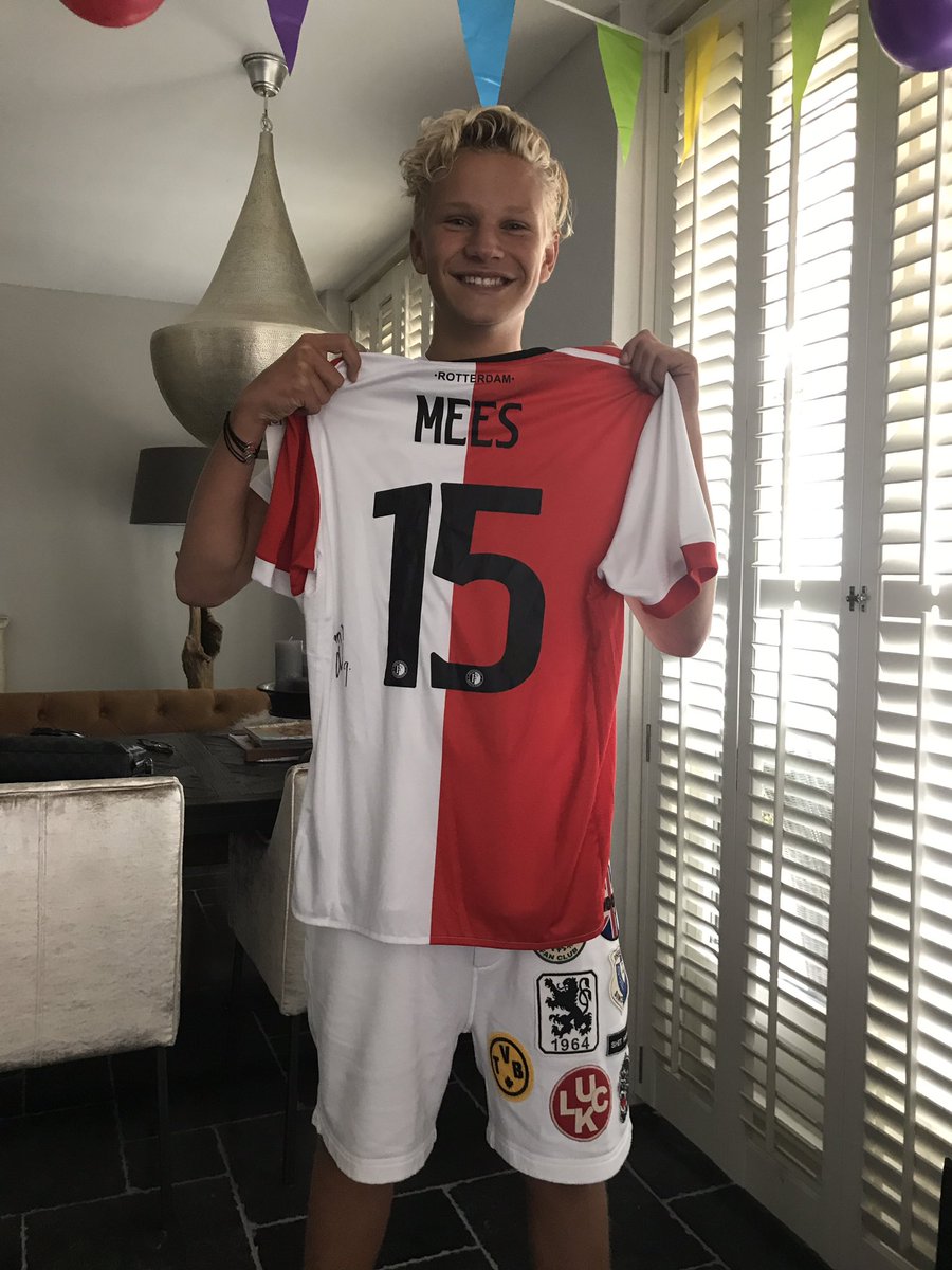 RayPloeg's tweet photo. #thanks @Feyenoord @dennislacasa #HappyBirthday @MeesvanderPloeg #15 #jorgenson19 #ymwa 👍⚽️ https://t.co/LaEzrAsZP4