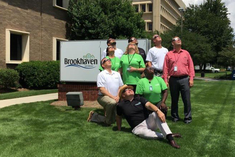 TheChambleePost's tweet photo. Brookhaven offering free eclipse sunglasses https://t.co/AMOmVbS63L https://t.co/RZ1SWW2jnw