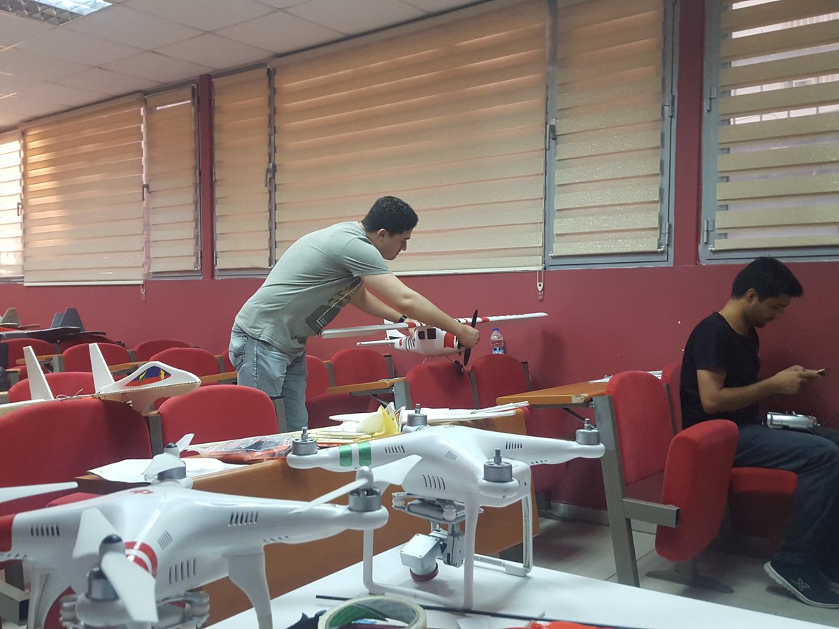 urfastem's tweet photo. Tek rakibim THY. #şanlıurfaucuyor #drone #modelucak #thy https://t.co/hXG7Ae372t