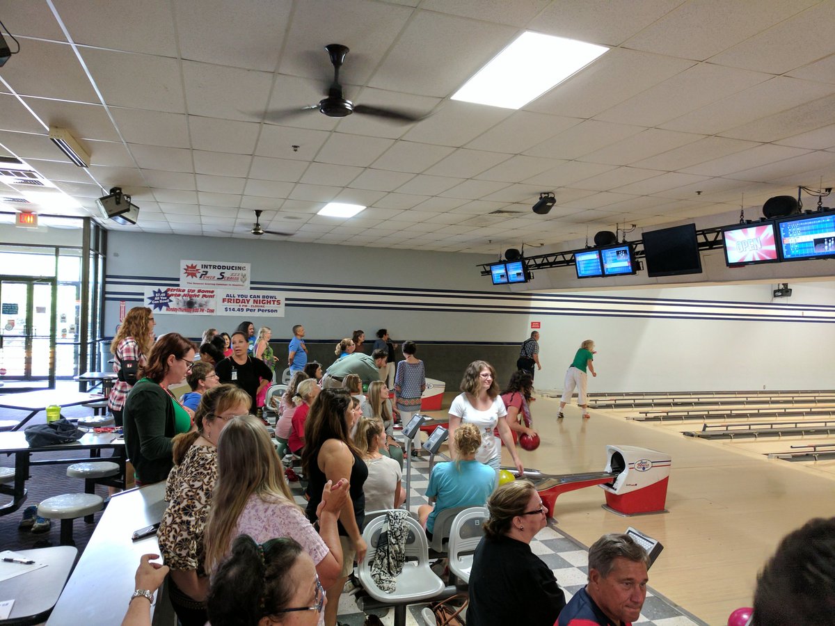 Mr_S_Pickering's tweet photo. @SterlingMiddle1 Ts showing off their bowling skills! #sterlinggrit #collaborativecultures #lcps18 https://t.co/UCzTinIWal