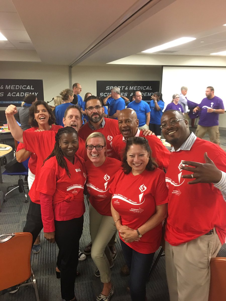 Red Teams Hot Hot Hot!!!!! #OneTeamOurTeam #WeWantOurSuperBack @MayorBronin <a href="/HartfordSuper/">Dr. Andraé Townsel</a>